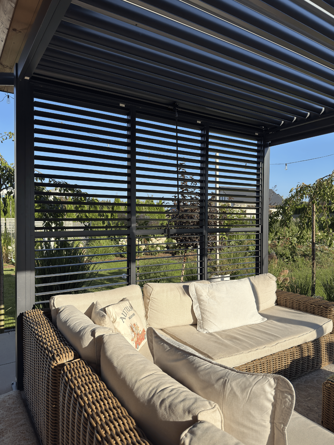 Pergola Primary Anthracite 3 × 4 m z trzema regulowanymi panelami żaluzjowymi